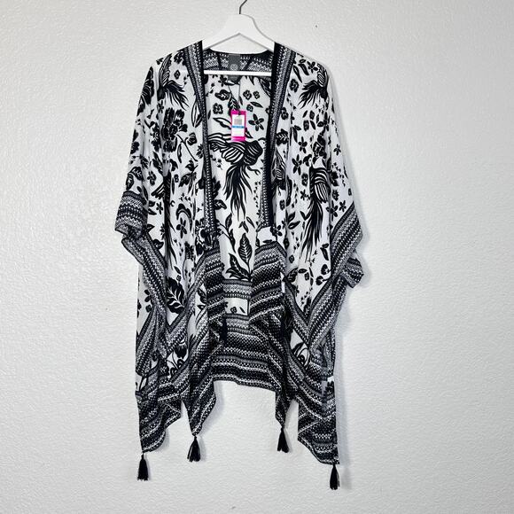 Vince Camuto Parrot Print Ruana Kimono Cardigan Sweater in Black White - Picture 3 of 7